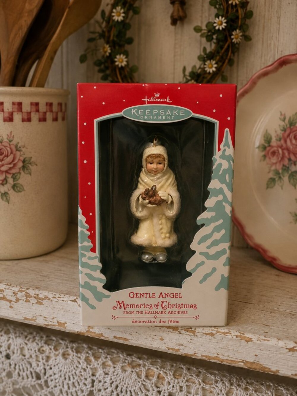 Hallmark Keepsake Ornament Gentle Angel | Memories of Christmas | 2002